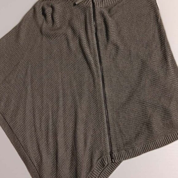 LULULEMON ON THE GO ASYMMETRICAL ZIP CLOSURE PONCHO ONE SIZE - Picture 1 of 7